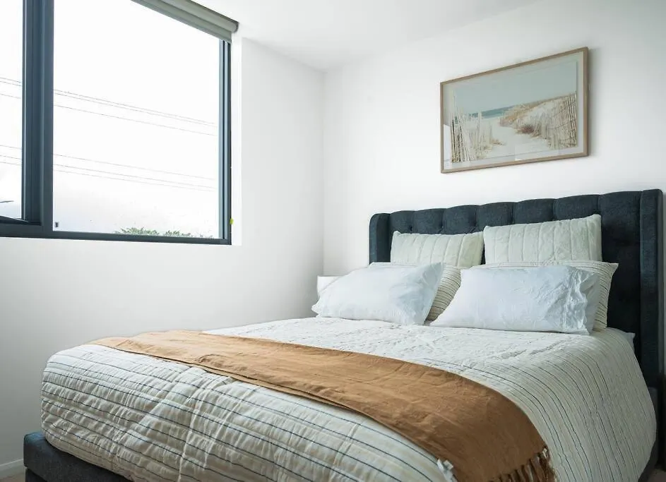 Lux Lakeside Apt - Gold Coast 0*,  Australia