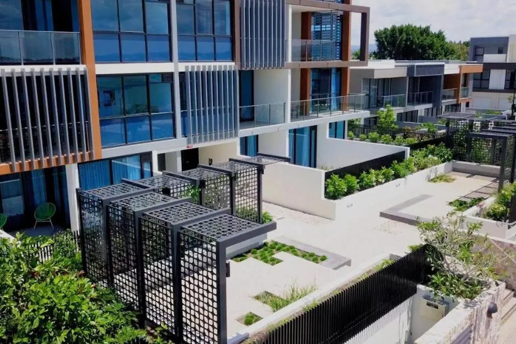 Lux Lakeside Apt - Gold Coast